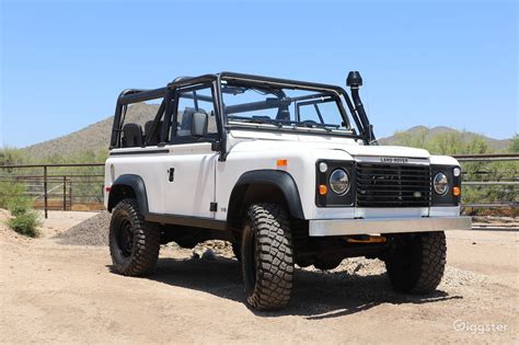 Land Rover Defender 90 Convertible SUV Classic | Rent this location on Giggster