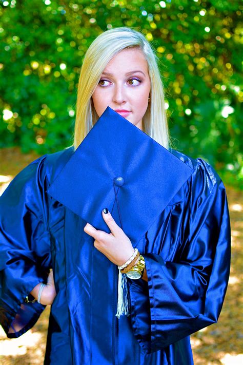 Graduation Picture Pose Ideas