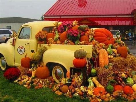 Pin by Debra on Tractors & Trucks | Fall harvest, Fall pumpkins, Autumn display