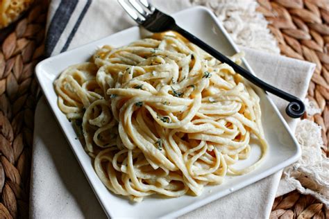 Healthier Linguine Alfredo – FoodPals.com