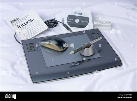 Wacom Intuos 3 Pen tablet. Model PTZ630. With Pen, Mouse, Spare nibs, CD drivers. Pen holder ...