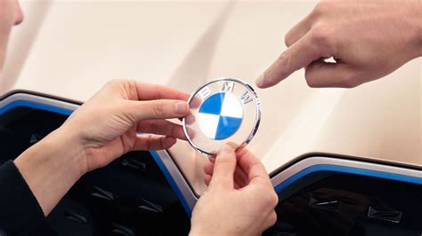 BMW gets a new logo | Adventure Rider