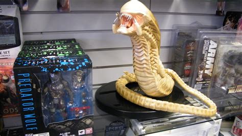 COOL HYBRID ALIEN PREDATOR CHEST BURSTER by MASTER REPLICAS! | Alien Worlds