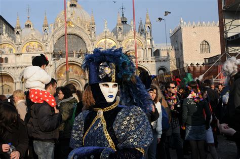 All About Carnival in Venice: Venetian Masks and More!