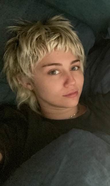 Miley Cyrus’s New Pixie Looks Nothing Like the Haircuts Your Mom Used to Give You | Vogue