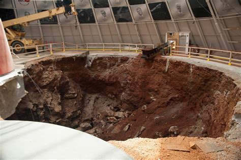 The National Corvette Museum: The Sinkhole & The Famous Eight - Chevy Hardcore