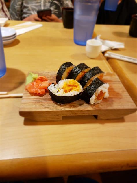 Treated to a roll of spicy hamachi and tobiko : r/sushi