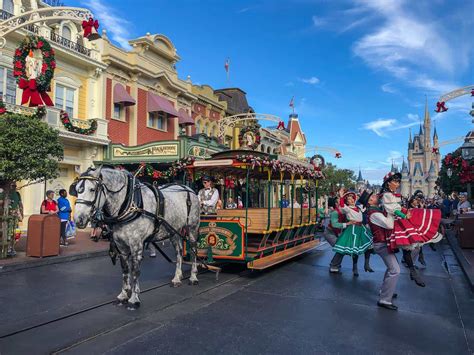 Best Things to Do at Disneyland: Top Attractions & Insider Tips - On Leaves