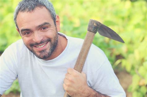 What is the Best Garden Hoe of 2024? - Gardening Mentor