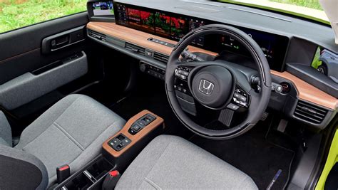 Honda e interior, dashboard & comfort | DrivingElectric