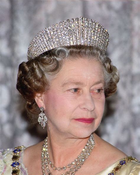 Queen elizabeth ii s most glamorous jewels and tiaras – Artofit