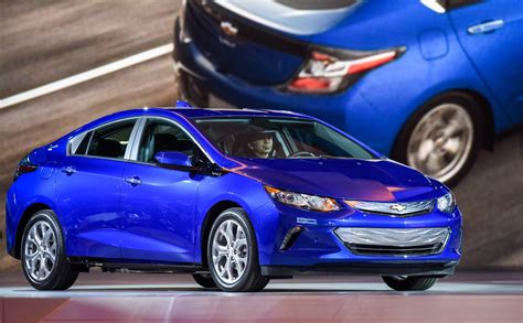 2016 Chevrolet Volt Hailed as the Next Generation of Electric Hybrid Cars - autoevolution