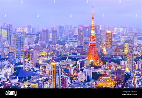 View of the Tokyo skyline at night Stock Photo - Alamy