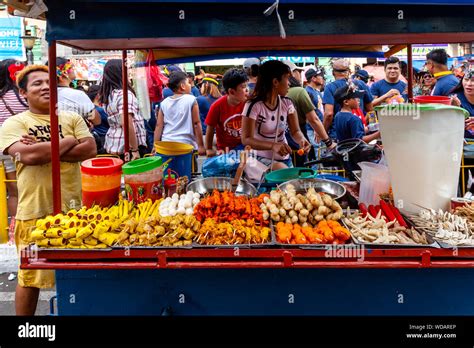 Ein Filipino Street Food Stall, Iloilo City, Panay Island, Philippinen ...