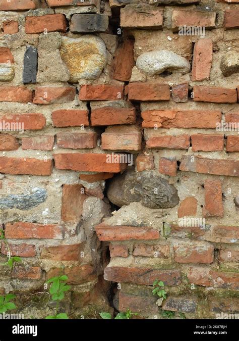 Old and cracked brick wall background closeup Stock Photo - Alamy