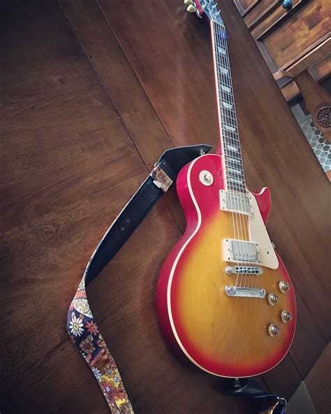 Photos of your guitars — Pearl Jam Community