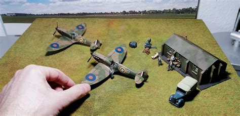 Airfix Battle of Britain diorama in 1/72 scale Hurricane and SpitfireFlugzeugwerk WWII warbird ...