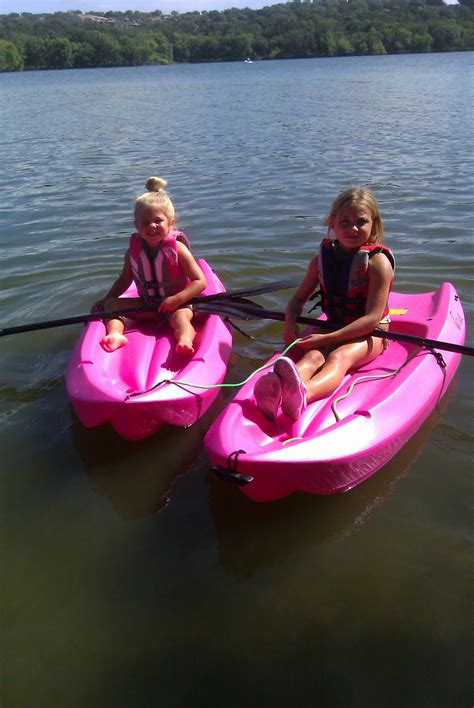 Davis Divas and Dude: Pink Kayaks