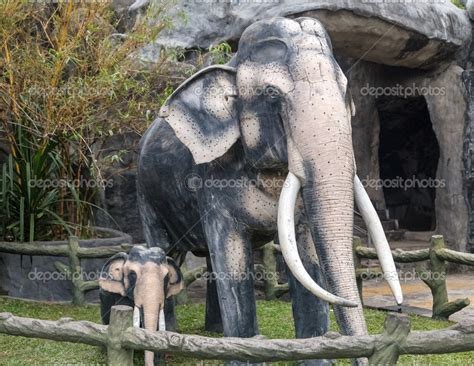 Elephants statue at Golden Temple Stock Photo by ©paulprescott 45188249