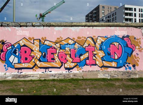 berlin wall graffiti - east side gallery Stock Photo - Alamy