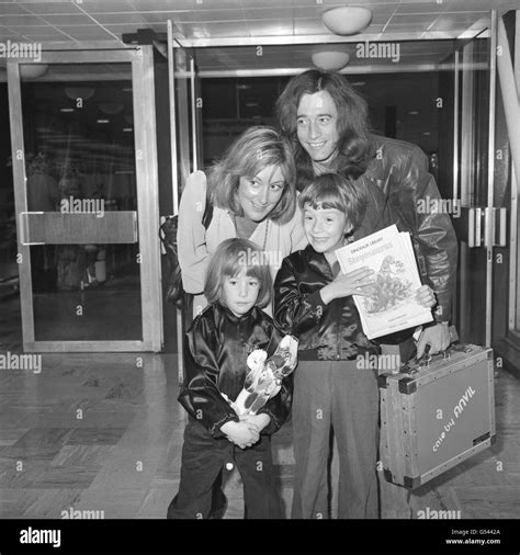 Robin gibb and family Black and White Stock Photos & Images - Alamy