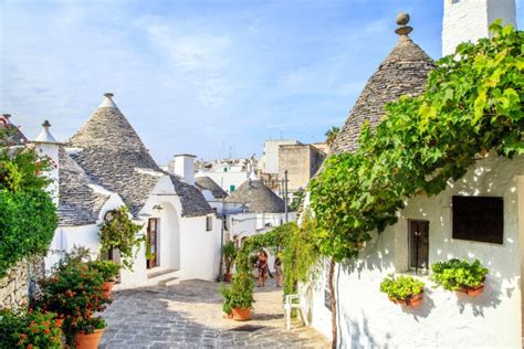 Alberobello: cosa fare, cosa vedere e dove dormire - Turismo.Puglia.it