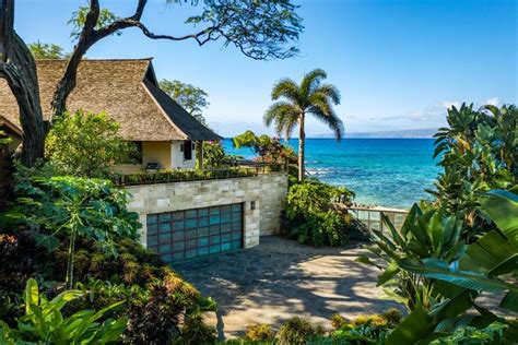 Balinese-Inspired Maui Beach House on Spectacular Bay | Hawaiian beach ...