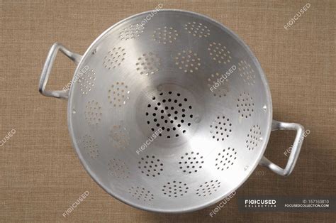 Top view of empty metal colander — colors, backdrop - Stock Photo | #157163810