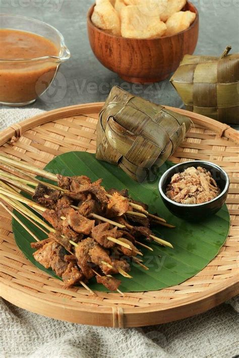 Sate Padang, Indonesian Cuisine Padang Beef Satay 24502151 Stock Photo ...