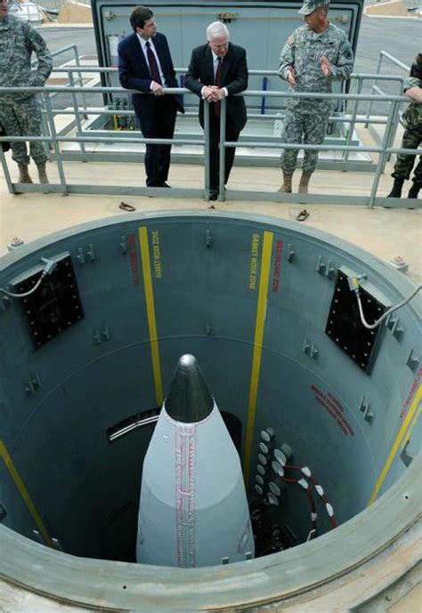 Inside A Nuclear Missile Silo (45 pics)