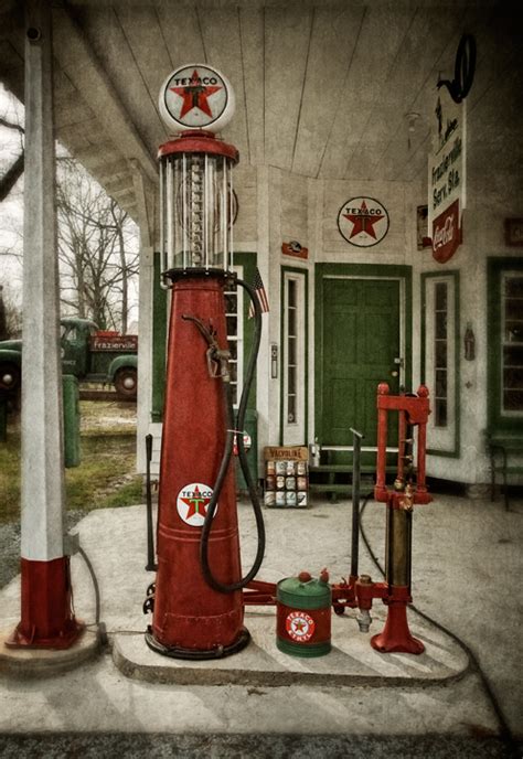 Dan Routh Photography: Old Texaco Pumps