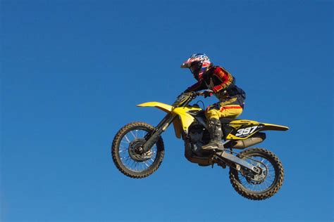 Suzuki RM125 Specs and Review - Off-Roading Pro