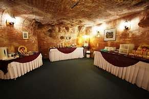 Hotel Comfort Inn Coober Pedy Experience, Coober Pedy, Australia - Lowest Rate Guaranteed!