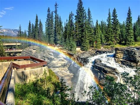 10 Waterfalls in Canada That'll Take Your Breath Away | Reader's Digest