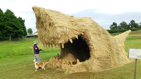 The Giant Straw Sculptures of Japan’s Straw Art Festivals