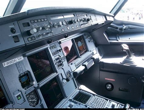 Airbus A318-111 aircraft picture | Airbus, Aircraft pictures, Flight deck