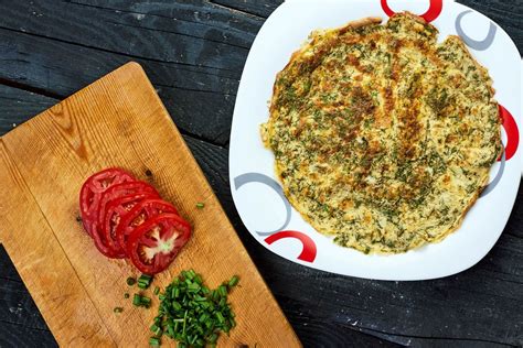 Top view, toast bread with egg and tomato slices - Creative Commons Bilder