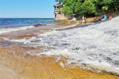 10+ Best Upper Peninsula Michigan waterfalls! + map 🌳 UP Michigan road ...