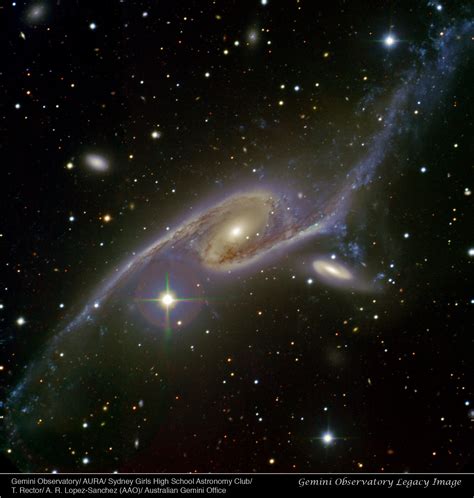 APOD: 2011 April 3 - Giant Galaxy NGC 6872