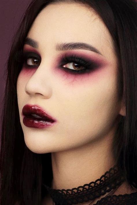 Gothic Vampire Eye Makeup