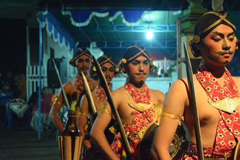 Beksan Lawung Ageng: Tarian Heroik dari Yogyakarta