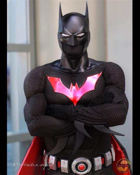 [Cosplay] My Batman Beyond suit : r/ComicsCentral