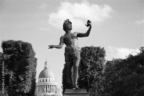 Ancient Selfie. Statue "The Greek Actor" in Luxembourg Gardens in Paris ...