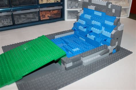 Brickshelf Gallery - batman-cave_entrance2.png