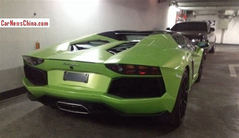 Lamborghini Aventador Roadster is matte lime green in China