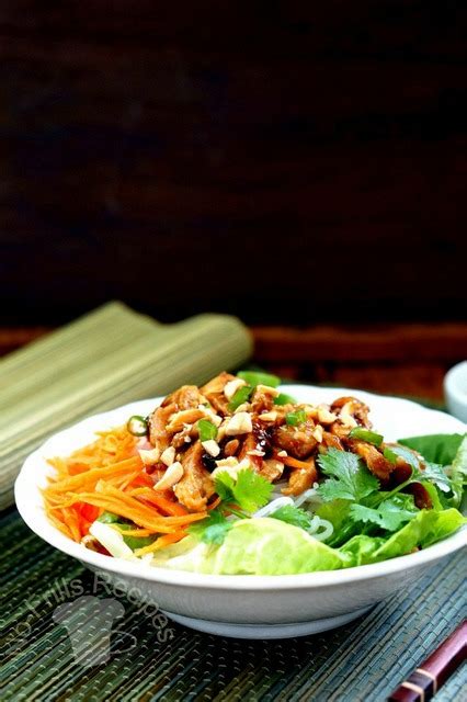 Vietnamese Rice Vermicelli Salad ~ 越南米粉沙拉