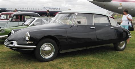 File:Citroen DS 19 1957.JPG - Wikimedia Commons