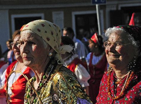 hungarian gypsies | Hungarian Gypsies | Flickr - Photo Sharing! Ethnic Diversity, Gypsy Women ...