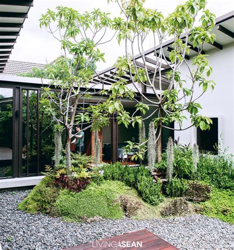 A Naturally Peaceful Single-Storey Home / Living Asean