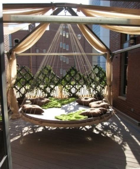 39 Relaxing Outdoor Hanging Beds For Your Home - DigsDigs